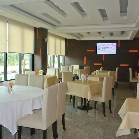 S Tara Grand Hotel Surat Thani Bagian luar foto