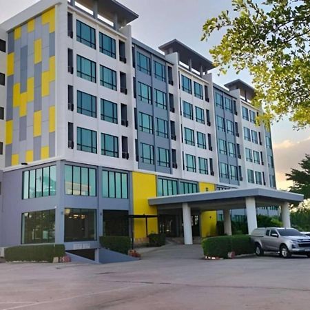 S Tara Grand Hotel Surat Thani Bagian luar foto