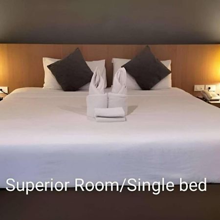 S Tara Grand Hotel Surat Thani Bagian luar foto