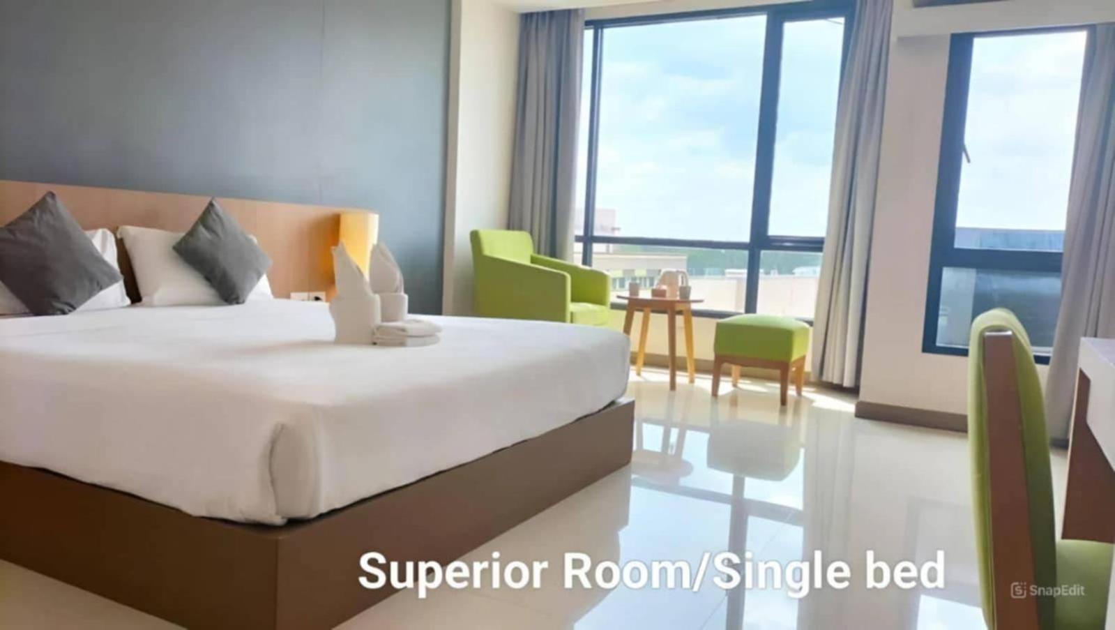 S Tara Grand Hotel Surat Thani Bagian luar foto