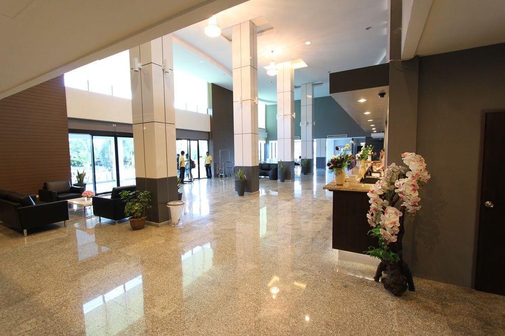 S Tara Grand Hotel Surat Thani Bagian luar foto