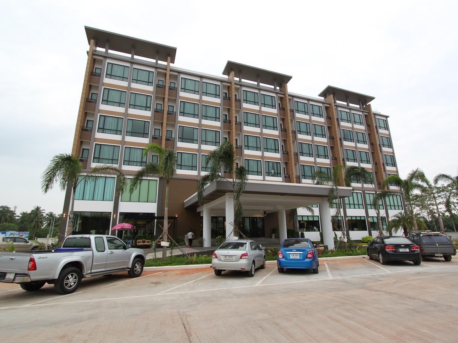 S Tara Grand Hotel Surat Thani Bagian luar foto