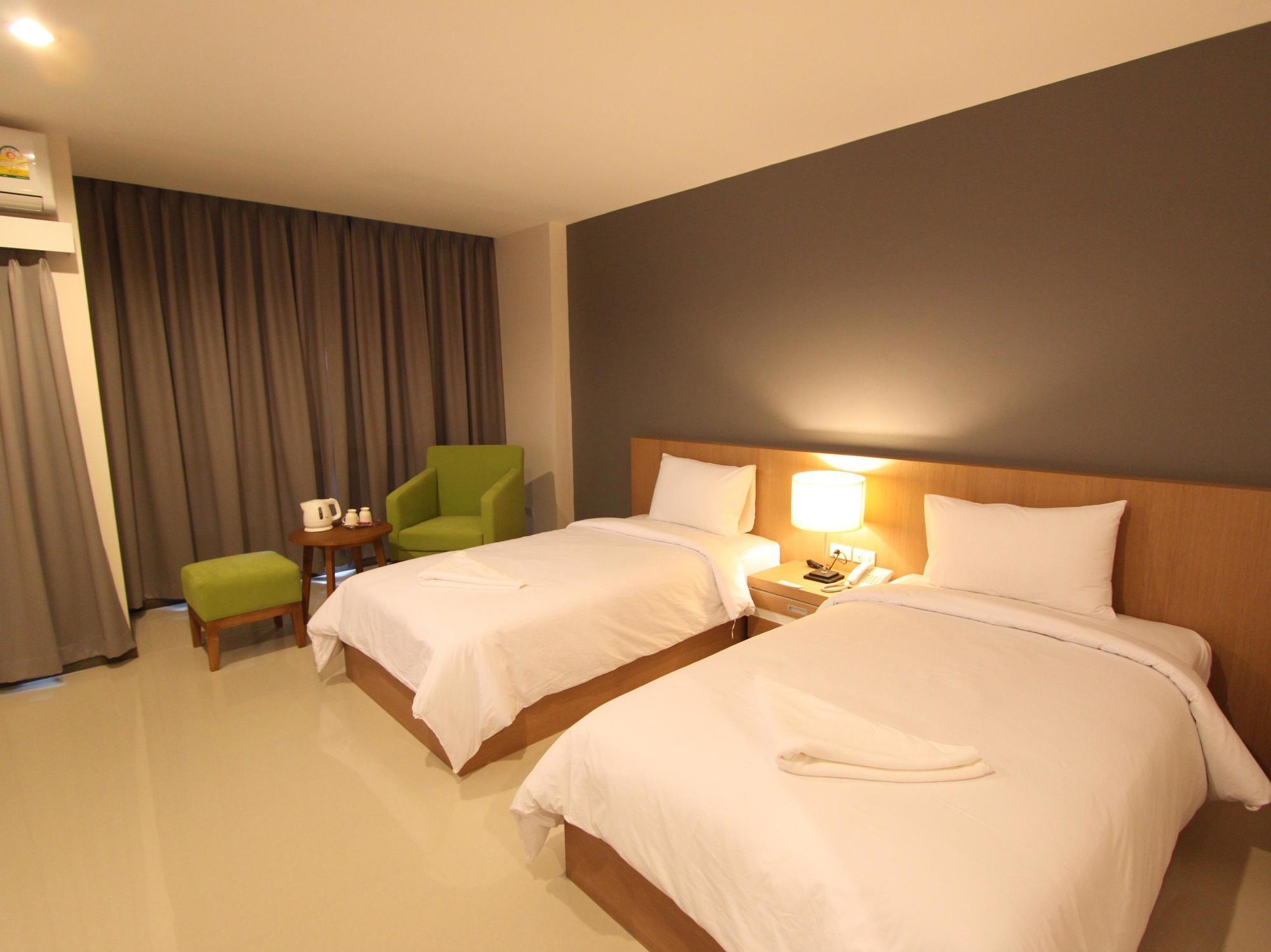 S Tara Grand Hotel Surat Thani Bagian luar foto