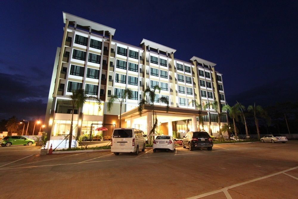 S Tara Grand Hotel Surat Thani Bagian luar foto