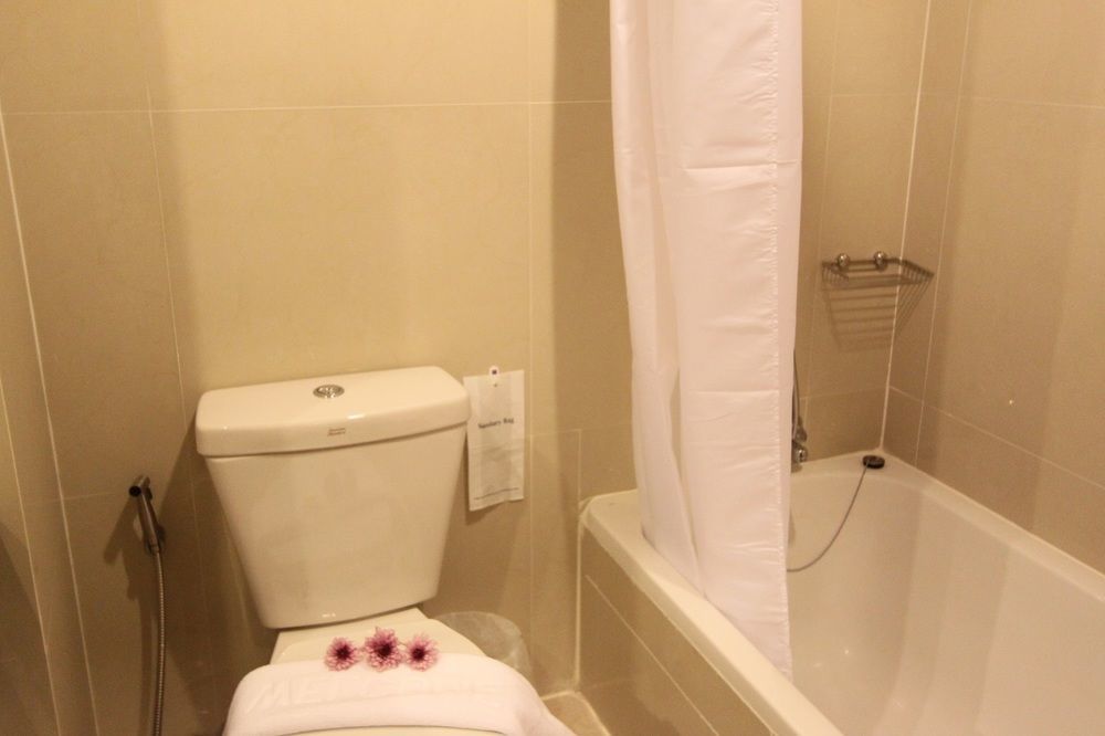 S Tara Grand Hotel Surat Thani Bagian luar foto
