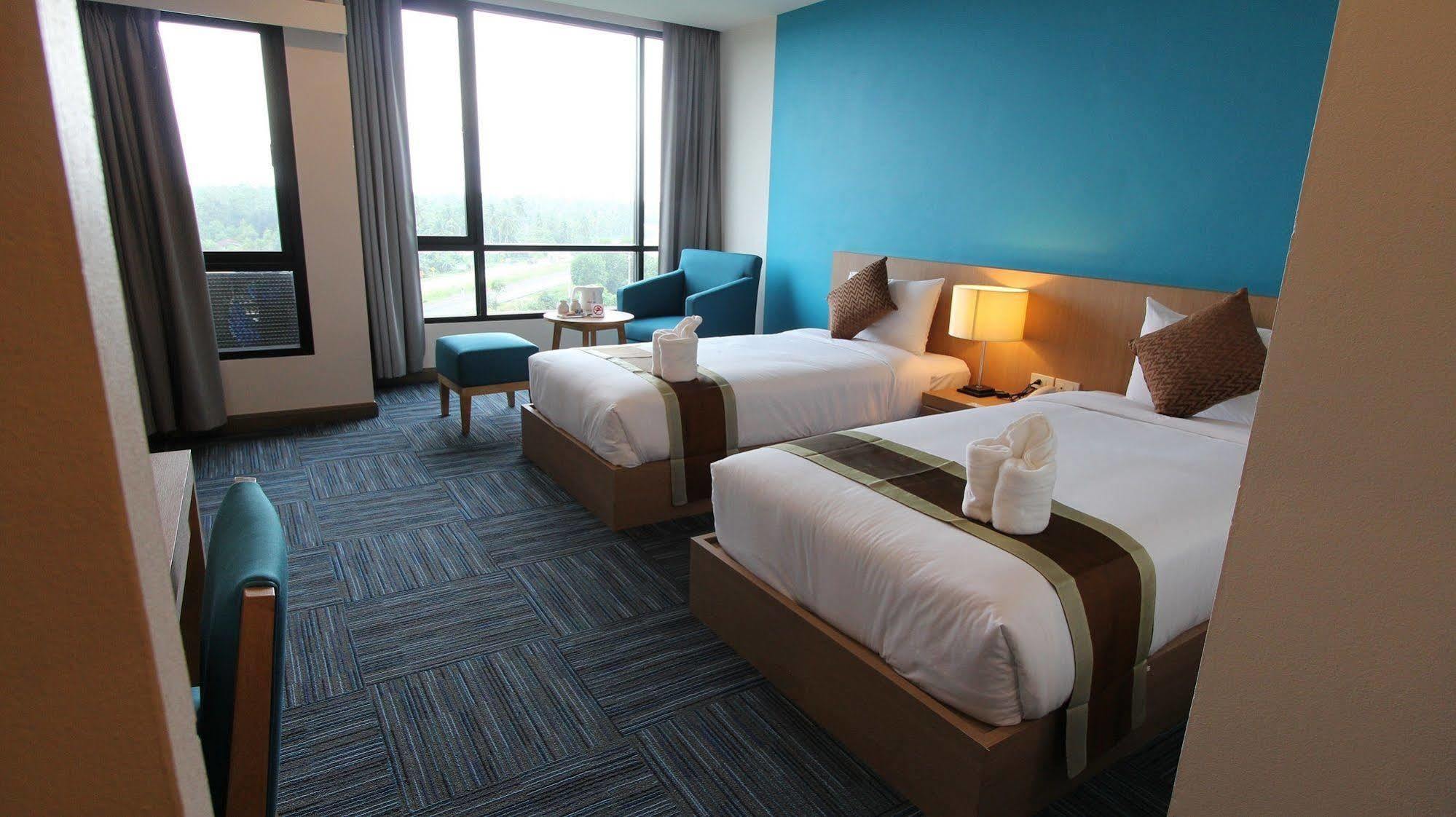 S Tara Grand Hotel Surat Thani Bagian luar foto