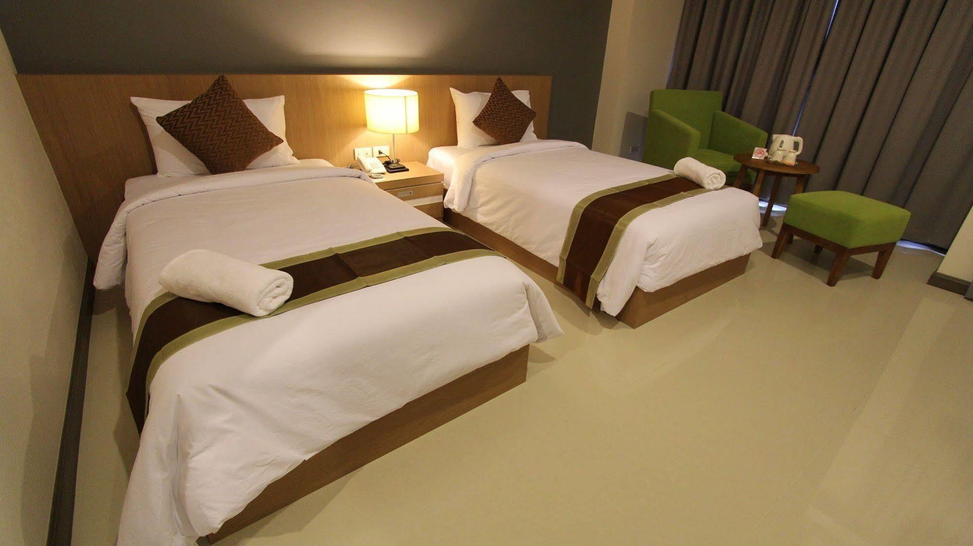 S Tara Grand Hotel Surat Thani Bagian luar foto